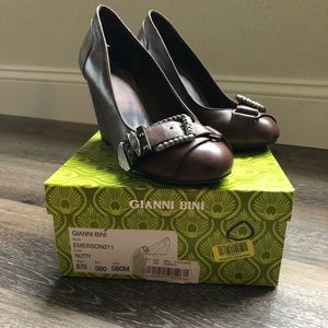 Gianni Bini Size 8 Brown Wedge Heels